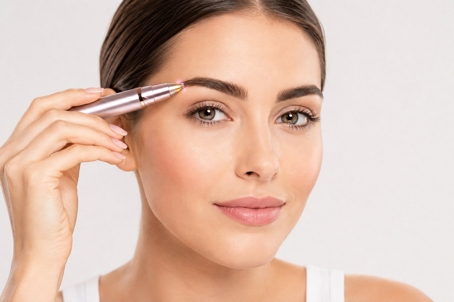 Cejas perfectas en segundos, sin tirones